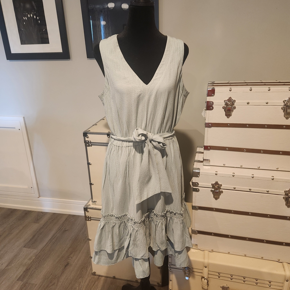 Elegant Sleeveless Gray Dress
